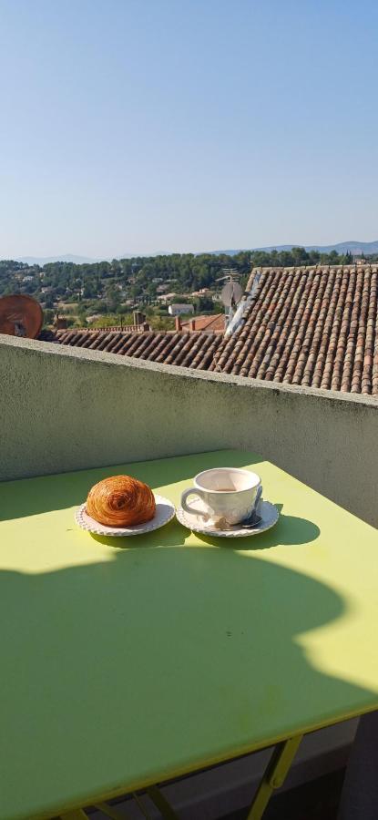 Duplex De Charme Avec Terrasse Au Coeur Du Village Lorgues Exterior photo